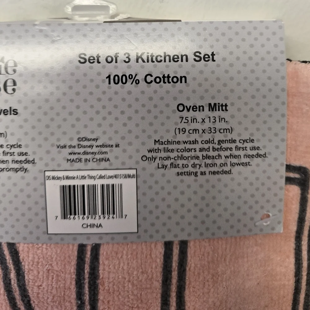 Disney Mickey Mouse and Minnie Mouse A Little Thing Called love kitchen set
